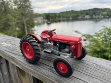 Trator modelo Massey Ferguson 35 Special escala 1/16 fundido comprar usado Trator modelo Massey Ferguson 35 Special escala 1/16 fundido comprar usado  Enviando para Brazil