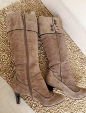 Lindas Botas/saltos Taupe Marca SOFT Tamanho 7.5 muito confortáveis, usado comprar usado Lindas Botas/saltos Taupe Marca SOFT Tamanho 7.5 muito confortáveis, usado comprar usado  Enviando para Brazil
