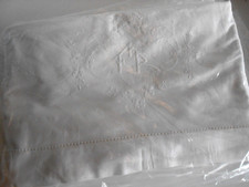 Monogrammed linen sheet d'occasion  Expédié en Belgium