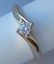 Anello con diamanti usato Anello con diamanti usato  Spedire a Italy