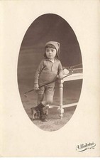 Child child holding d'occasion  Expédié en Belgium