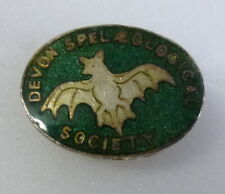 Broche de esmalte DEVON SPELEOLOGICAL SOCIETY crachá espeleologia morcegos gótico comprar usado  Enviando para Brazil