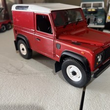 Land Rover Defender 90 Hard Top Marque Universal Hobbies Échelle 1:18 comprar usado  Enviando para Brazil