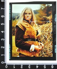 Foto retrato Madeline Hinde original 2,5x3 transparência colorida 1971 Last Valley, usado comprar usado  Enviando para Brazil