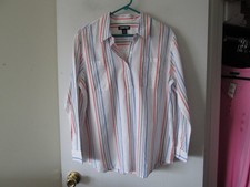 CAMISA FEMININA LISTRADA BRANCA COM BOTÕES-TAMANHO LP-NOVA SEM ETIQUETAS comprar usado  Enviando para Brazil