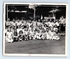 Foto antiga vintage MENINOS MENINAS CRIANÇAS ESCOLA PLAYGROUND EM FANTASIA comprar usado  Enviando para Brazil