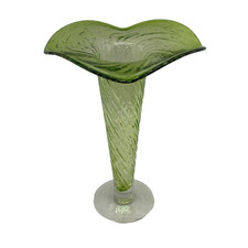 Vaso de vidro verde transparente com nervuras em espiral com base plana circular 10 1/2" de altura comprar usado  Enviando para Brazil