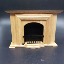 Lareira miniatura de madeira de nogueira para casa de bonecas Town Square Miniatures, usado comprar usado  Enviando para Brazil