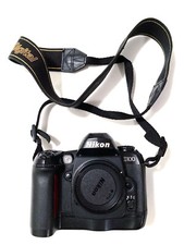 Câmera Digital SLR Nikon D100 (somente corpo, alça e tampa) - Para Reparo ou Peças comprar usado  Enviando para Brazil