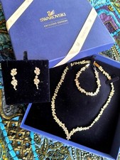 Parure swarovski d'occasion  Narrosse