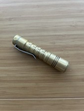 Lanterna ReyLight Original Abacaxi Latão - AA - Emissor 219B *DESCONTINUADO* comprar usado Lanterna ReyLight Original Abacaxi Latão - AA - Emissor 219B *DESCONTINUADO* comprar usado  Enviando para Brazil