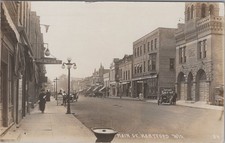 Cartão postal RPPC prefeitura e dentista na Main Street, Hartford Wisconsin 1917 comprar usado  Enviando para Brazil