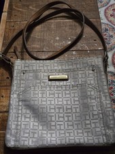 Usado, Bolsa tiracolo Tommy Hilfiger bege com acabamento em couro marrom comprar usado  Enviando para Brazil