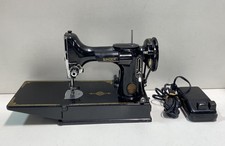 Máquina de costura clássica elétrica vintage Singer com pedal comprar usado Máquina de costura clássica elétrica vintage Singer com pedal comprar usado  Enviando para Brazil