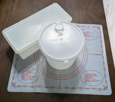 Usado, Conjunto Tupperware Vintage com Jarro, Guardião de Pão e Tapete de Pastelaria comprar usado  Enviando para Brazil