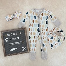 Usado, Conjunto de 3 peças LITTLE SLEEPIES Luna Neutro babador dorminhoco tiara tamanho recém-nascido novo na caixa comprar usado  Enviando para Brazil