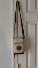 Nova sem etiquetas ~Bolsa tiracolo feminina creme e marrom com muito armazenamento e ótima para viagens comprar usado  Enviando para Brazil