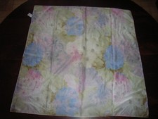 Foulard crêpe polyester d'occasion Foulard crêpe polyester d'occasion  Castelginest