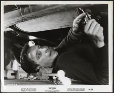 JOHN CASSAVETES em The Killers '64 MECÂNICO SOB O CARRO, usado comprar usado  Enviando para Brazil