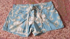 Pantaloncino corto azzurro usato  Bologna