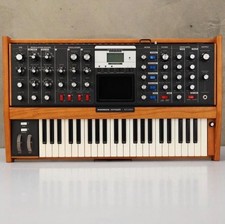 Moog minimoog voyager d'occasion  Expédié en Belgium