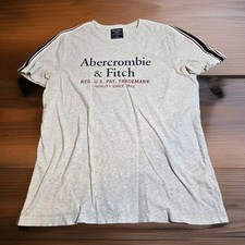 Camiseta masculina Abercrombie and Fitch manga listrada branca logotipo gráfico soletrado, usado comprar usado  Enviando para Brazil