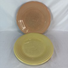 Usado, Pratos de jantar Fiesta damasco amarelo Homer Laughlin 10 1/2” EUA conjunto de 2 aposentados comprar usado  Enviando para Brazil