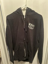 Usado, Banda de rock KISS XL preta com zíper com design gráfico na parte de trás comprar usado Usado, Banda de rock KISS XL preta com zíper com design gráfico na parte de trás comprar usado  Enviando para Brazil