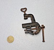 Piccola morsa tavolo usato Piccola morsa tavolo usato  Crema