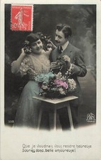 Femme souriante posant d'occasion  Vasles