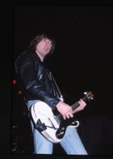 The Ramones Johnny Ramone tocando guitarra em concerto Original 35mm Transparência , usado comprar usado  Enviando para Brazil