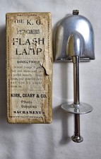 Lâmpada de flash em pó antiga para estúdio de câmera na caixa Pat'd 1898 por Kirk, Geary & Co. comprar usado Lâmpada de flash em pó antiga para estúdio de câmera na caixa Pat'd 1898 por Kirk, Geary & Co. comprar usado  Enviando para Brazil