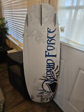 Usado, WakeBoard Liquid Force Synergy 133 RARO CON botas segunda mano  Embacar hacia Argentina