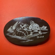 Broche Scrimshaw Vintage Esquimó Inupiaq Inuit Assinado Harry Apodruk Morsa Caça LEIA comprar usado  Enviando para Brazil