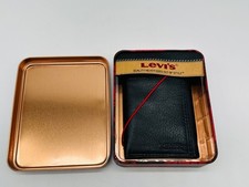 Usado, Carteira masculina de couro preta com três dobras Levi's em lata 31LP1113 comprar usado Usado, Carteira masculina de couro preta com três dobras Levi's em lata 31LP1113 comprar usado  Enviando para Brazil