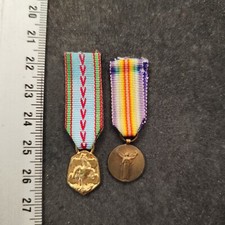 Lot medals decorations d'occasion  Expédié en Belgium