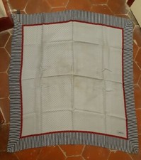 Foulard scarf carré d'occasion Foulard scarf carré d'occasion  Le Plessis-Trévise