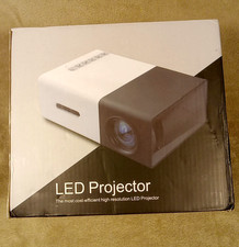 Projetor portátil YG300 MINI home theater Smart TV projetor a laser cinema 3D preto, usado comprar usado  Enviando para Brazil