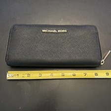 Carteira clutch Michael Kors preta acordeão com zíper comprar usado Carteira clutch Michael Kors preta acordeão com zíper comprar usado  Enviando para Brazil