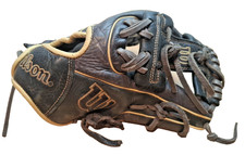 Wilson a1000 11.5 for sale  Ames