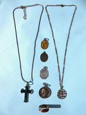 Lot bijoux medailles d'occasion  Conflans-Sainte-Honorine