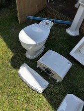 Bathroom set for sale  WELLING