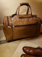 Bolsa de viagem de couro grão superior– 22 x 15 x 15", mogno, forro de lona, alça acolchoada comprar usado  Enviando para Brazil