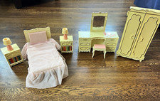Conjunto de Quarto Boneca Barbie Wolverine Vintage - Cama, Mesa de Cabeceira, Abajur, Vaidade, Arsenal comprar usado  Enviando para Brazil