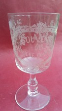 Joli verre gravé d'occasion Joli verre gravé d'occasion  Val-de-Saâne