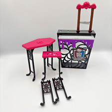 Lote de móveis Monster High Creepateria cadeiras de mesa guilhotina bar playset comprar usado  Enviando para Brazil