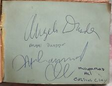 MUHAMMAD ALI SIGNED TWICE BOBBY MOORE + OTHER SPORTS STARS IN AUTOGRAPH BOOK segunda mano  Embacar hacia Mexico