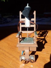 Dispositivo de cadeira elétrica brinquedo vintage 1978 Poynter piada macabra novidade Hong Kong comprar usado Dispositivo de cadeira elétrica brinquedo vintage 1978 Poynter piada macabra novidade Hong Kong comprar usado  Enviando para Brazil