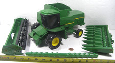 Colheitadeira Ertl John Deere Titan II com acessórios EUA comprar usado Colheitadeira Ertl John Deere Titan II com acessórios EUA comprar usado  Enviando para Brazil