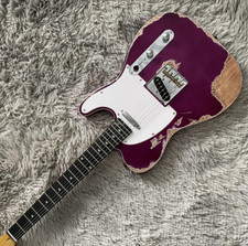 Chitarra elettrica purple usato  Spedire a Italy